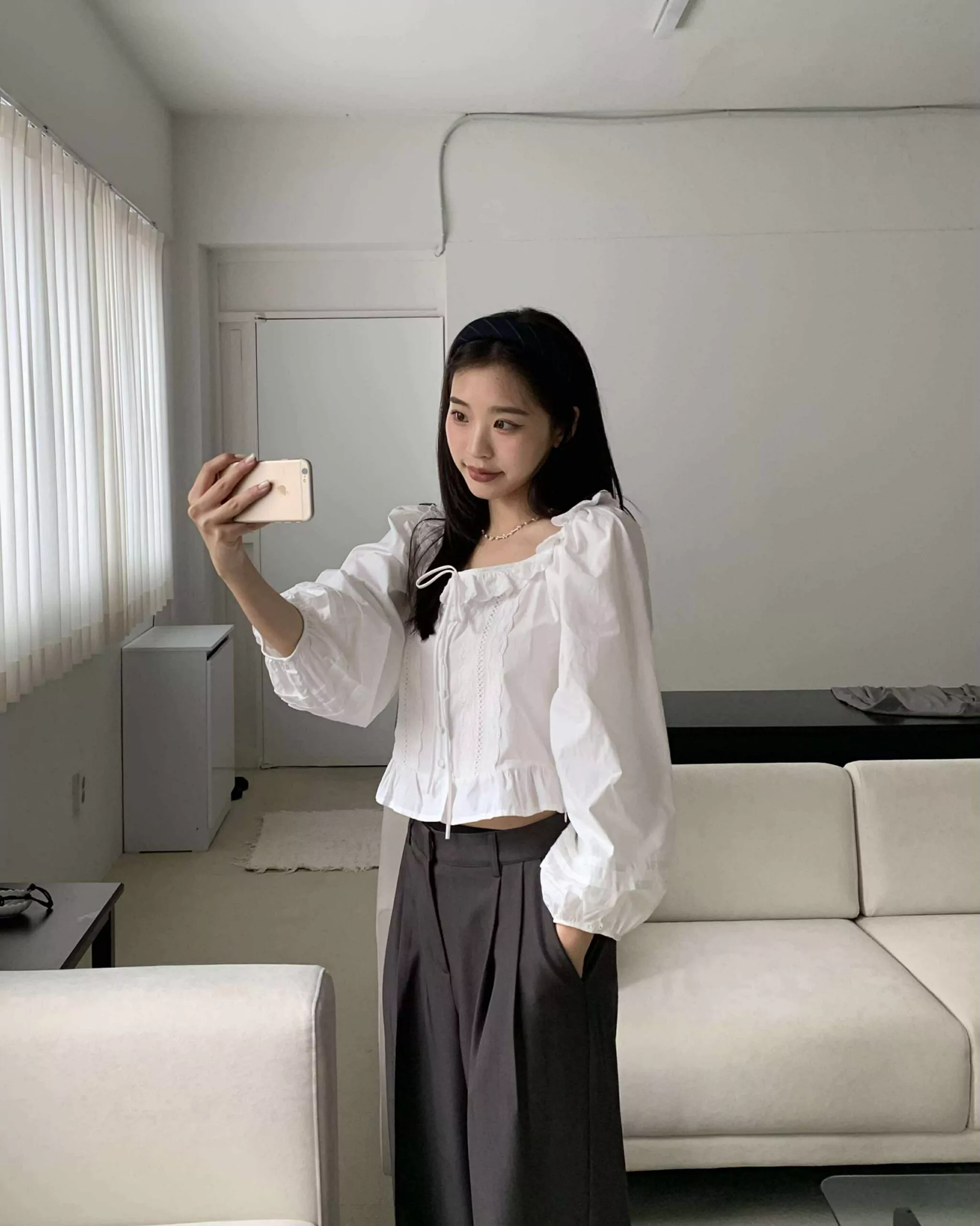 Olivia雕花造型上衣 (白)