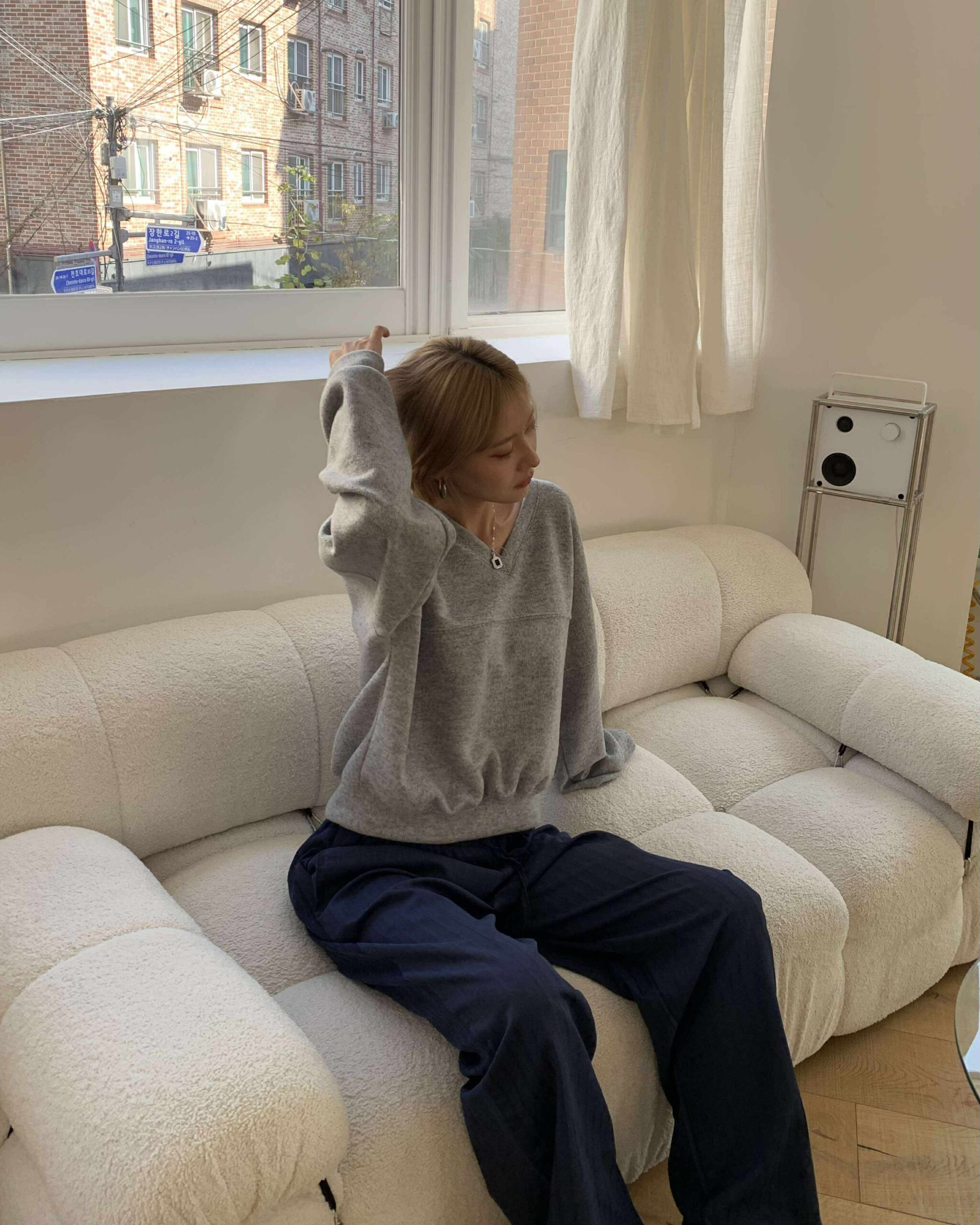 575627810_1357557745927099_2453030367253720304_n 延南洞磨毛V領衛衣 (灰)