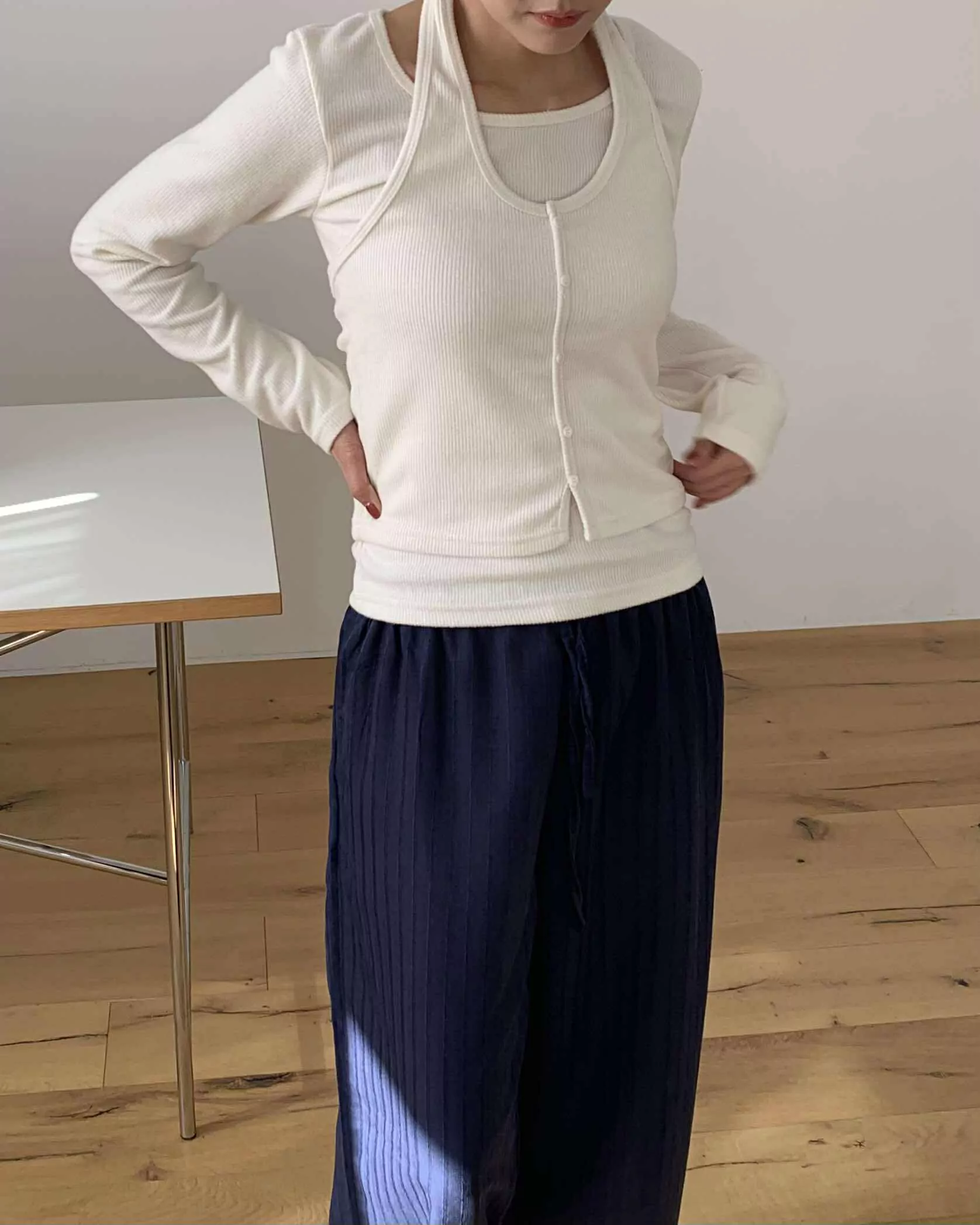 576125709_860139913343188_6331244413475910624_n 歐膩磨毛繞頸疊穿set (白)