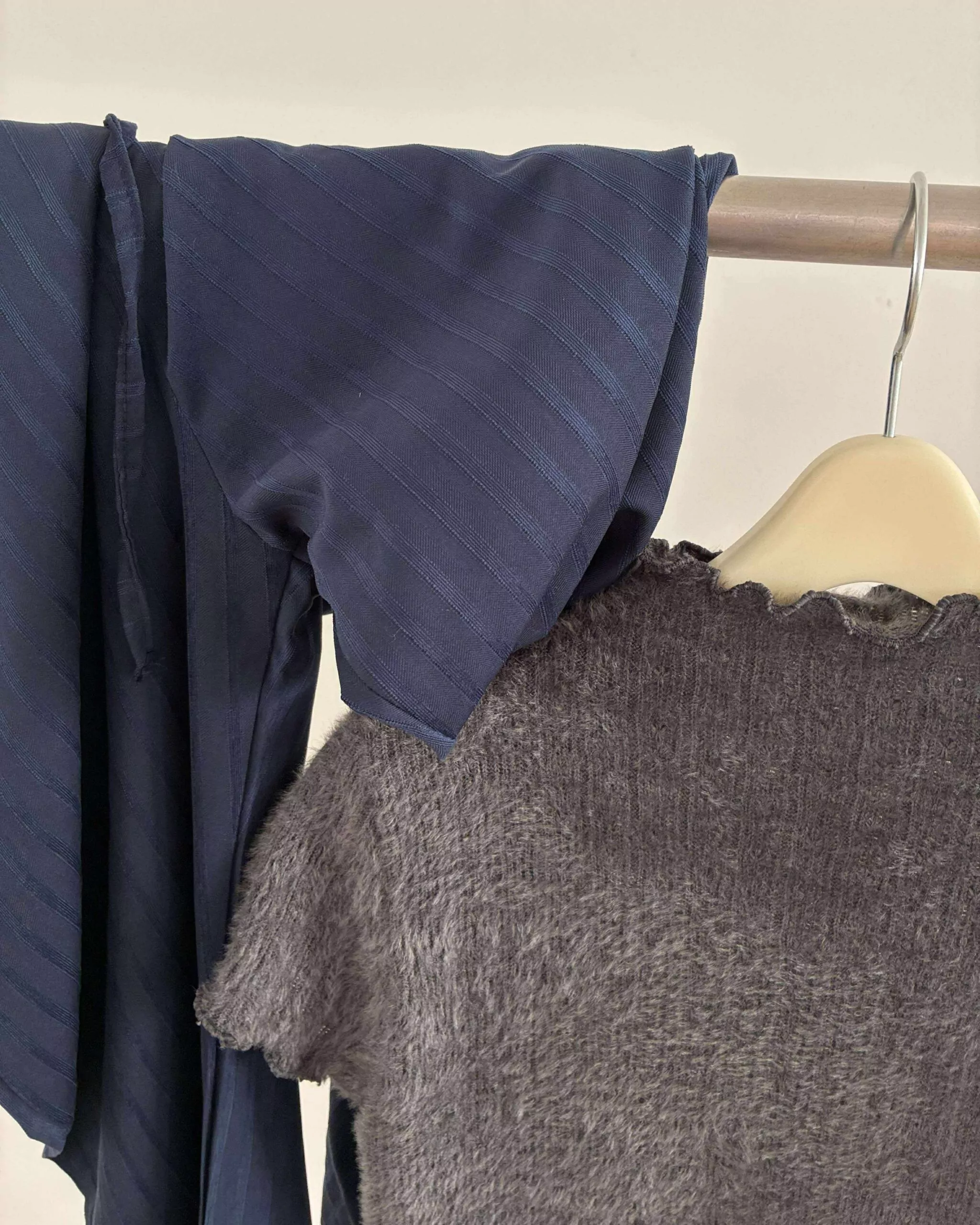 娜妍毛海感捲邊短袖上衣 (灰)