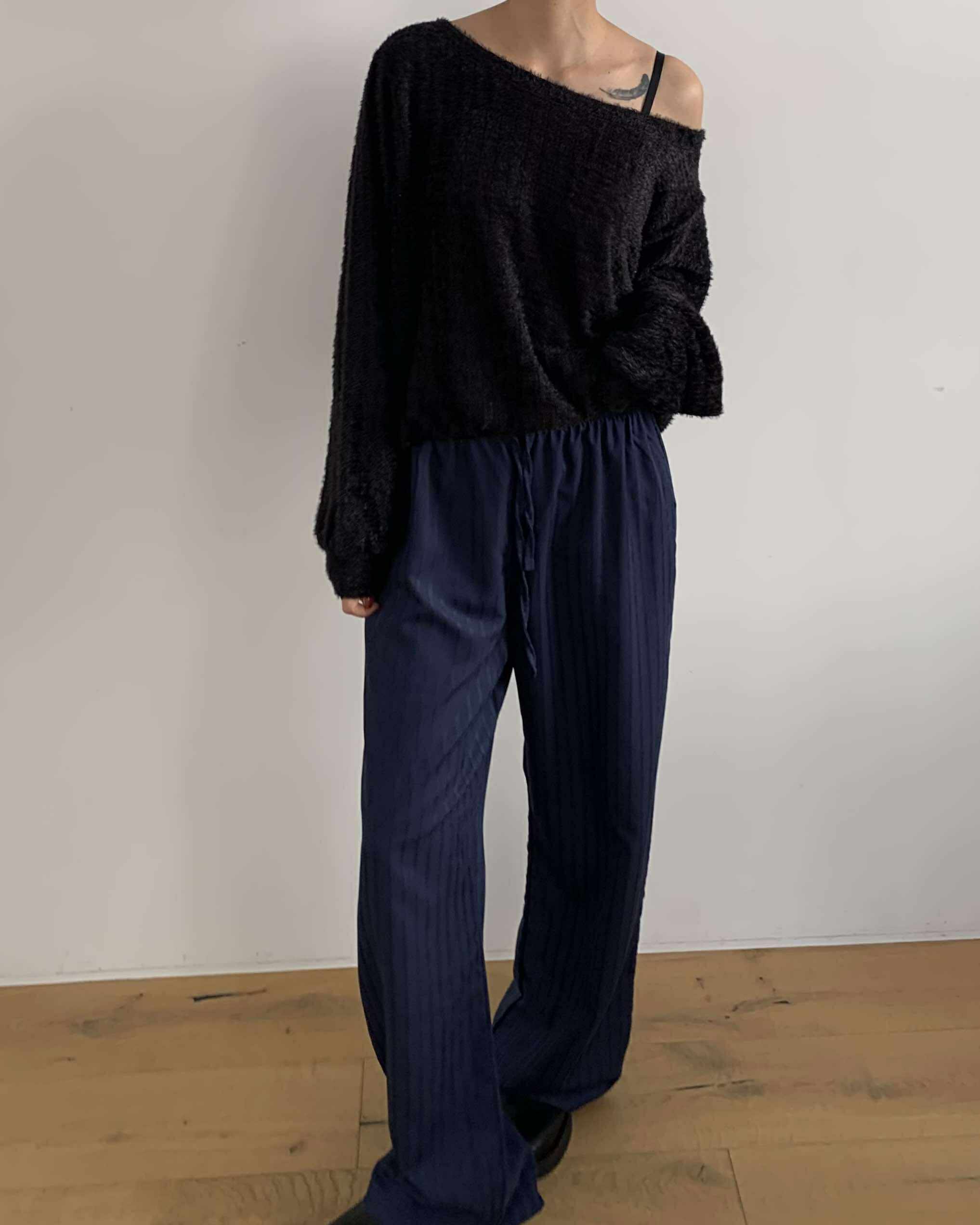 慵懶斜肩針織上衣 (黑)