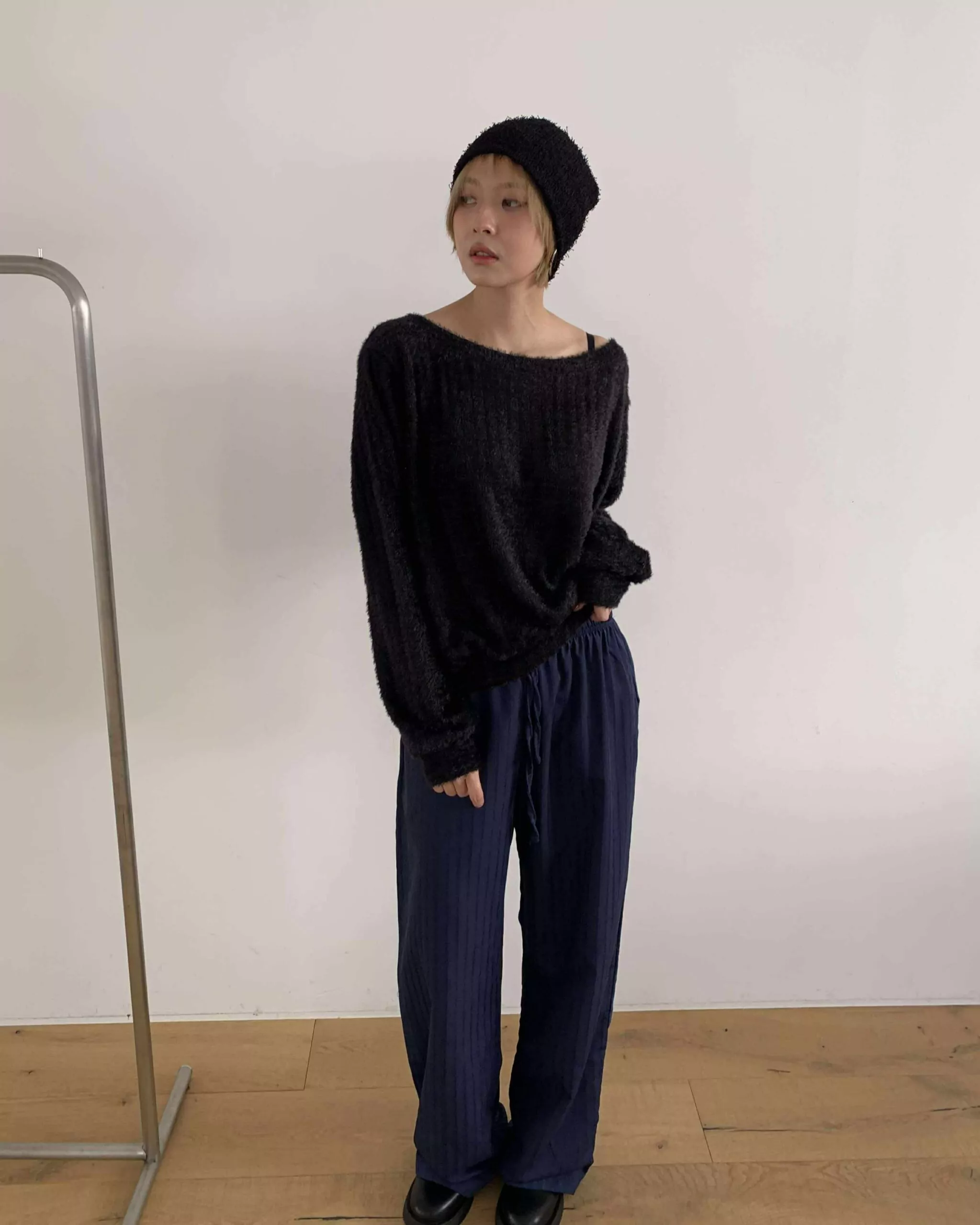 576833792_841775664978042_8129377443696413194_n 慵懶斜肩針織上衣 (黑)