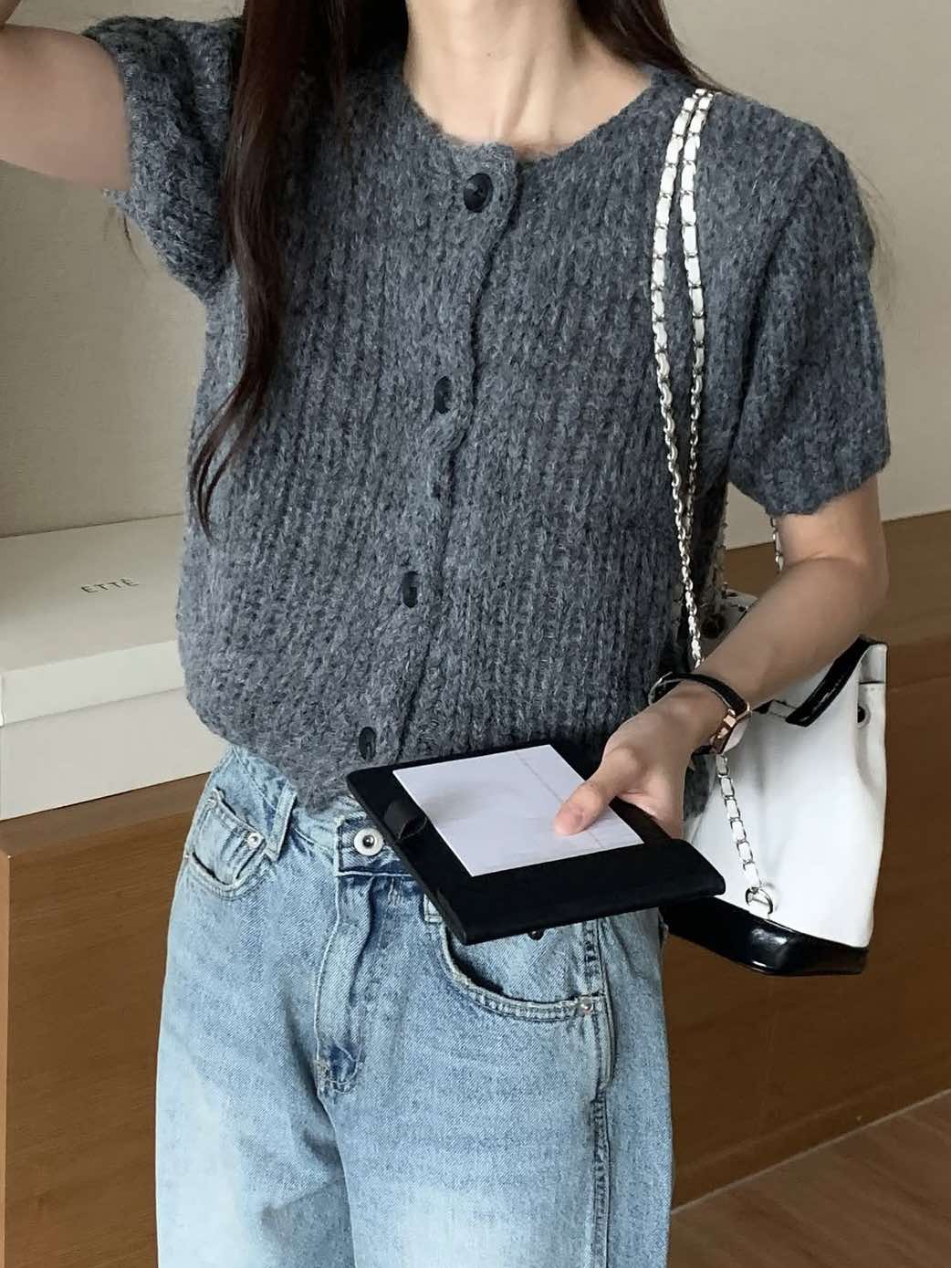 577231125_1142333261378517_732691519366802996_n 歐膩針織短袖排扣上衣 (灰)