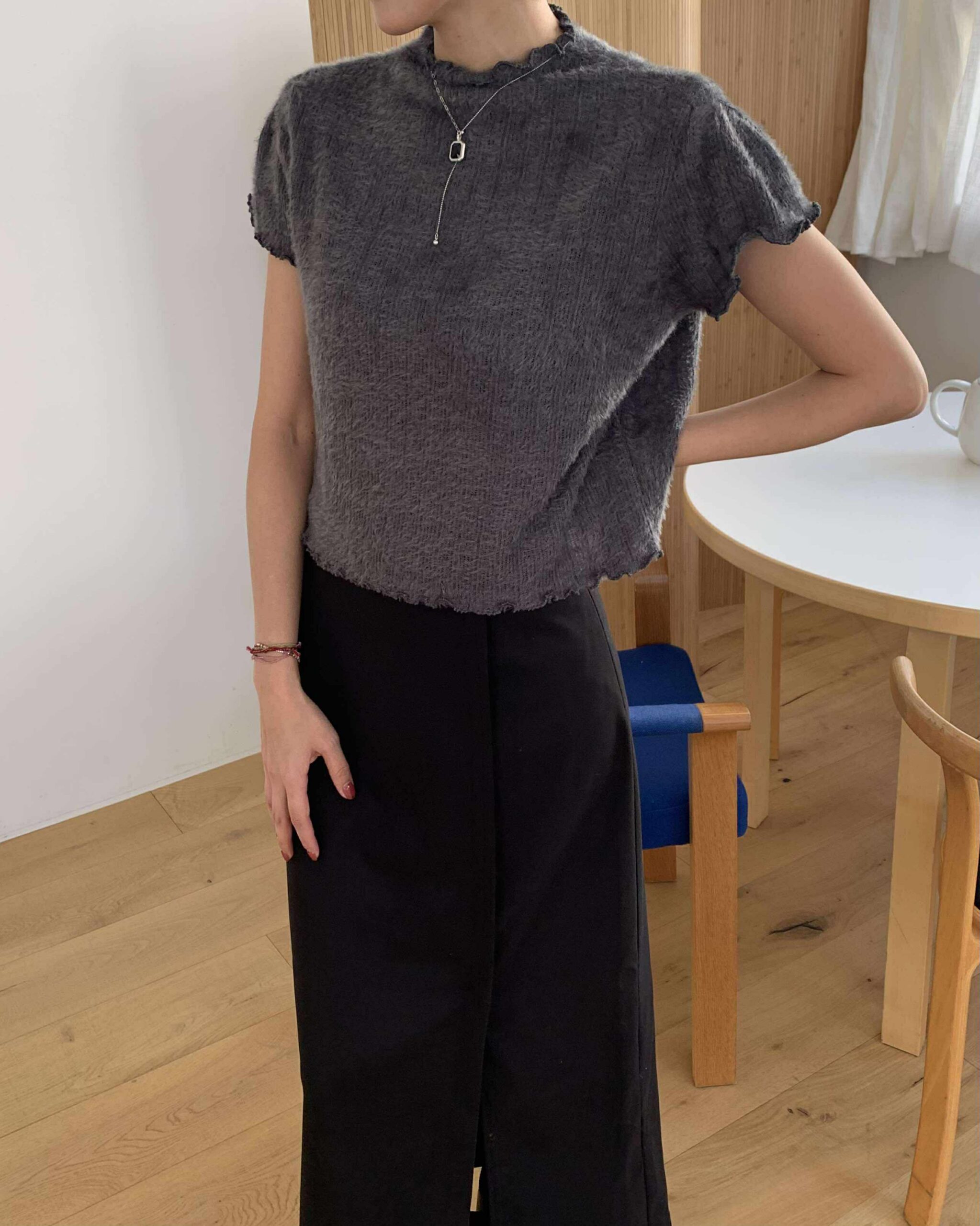 娜妍毛海感捲邊短袖上衣 (灰)