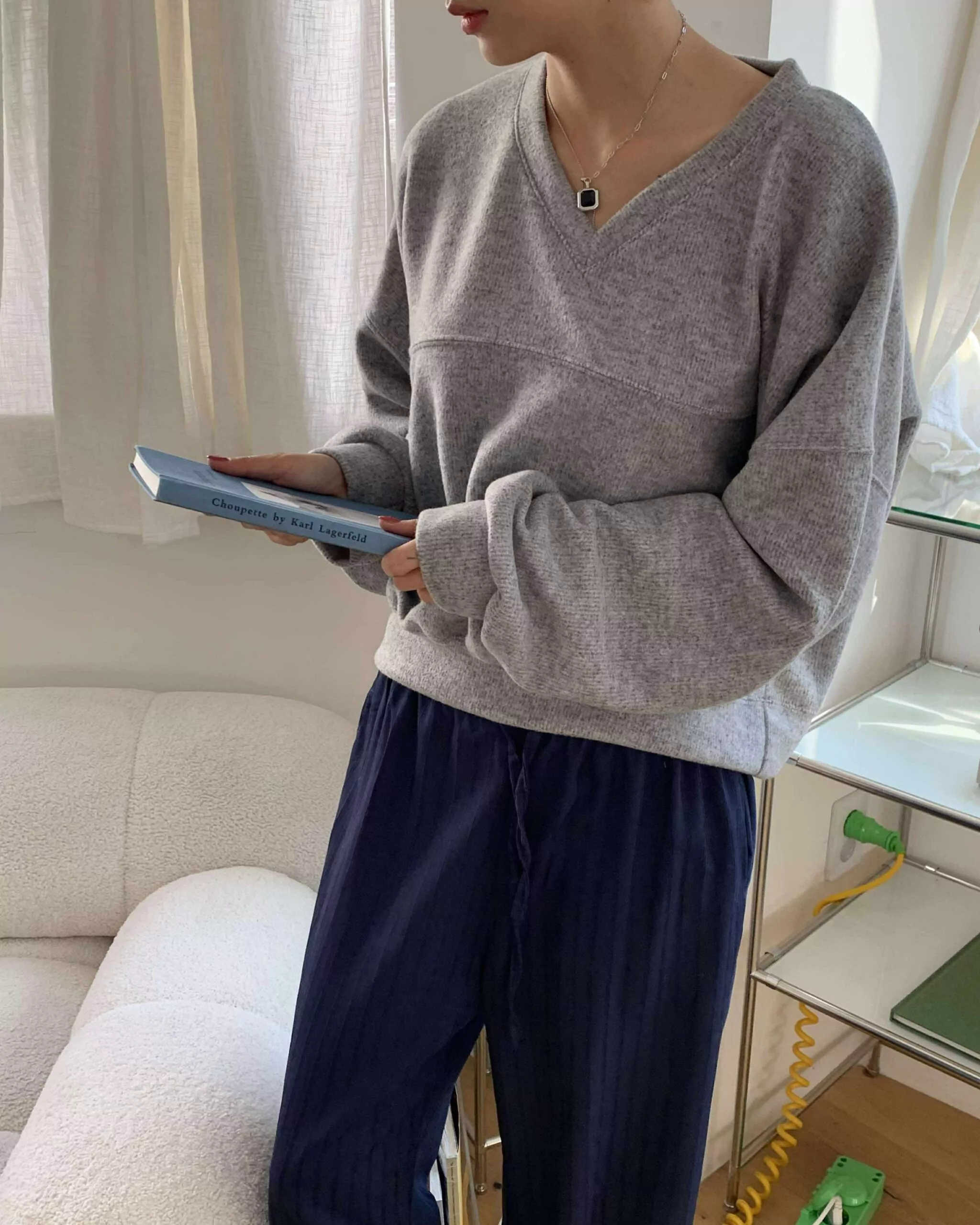 延南洞磨毛V領衛衣 (灰)