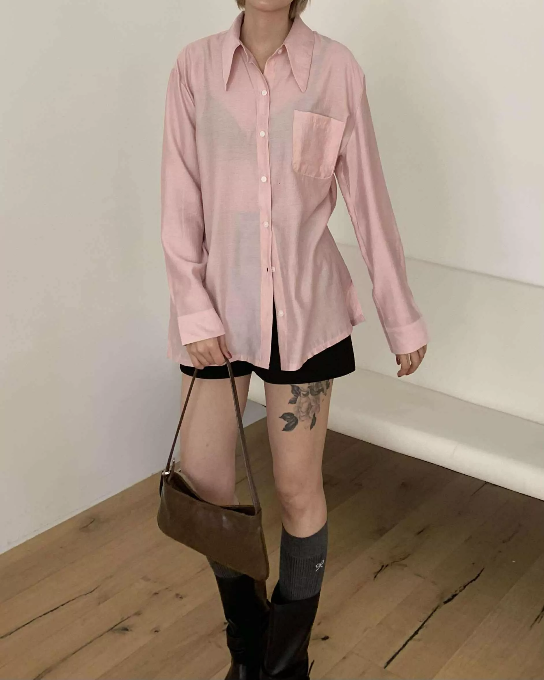 579161565_1478221189927729_2100769242407913870_n 尖尖領造型襯衫 (粉)