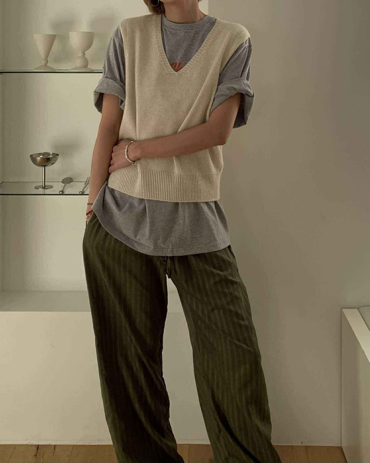 經典款質感V領背心 (米)