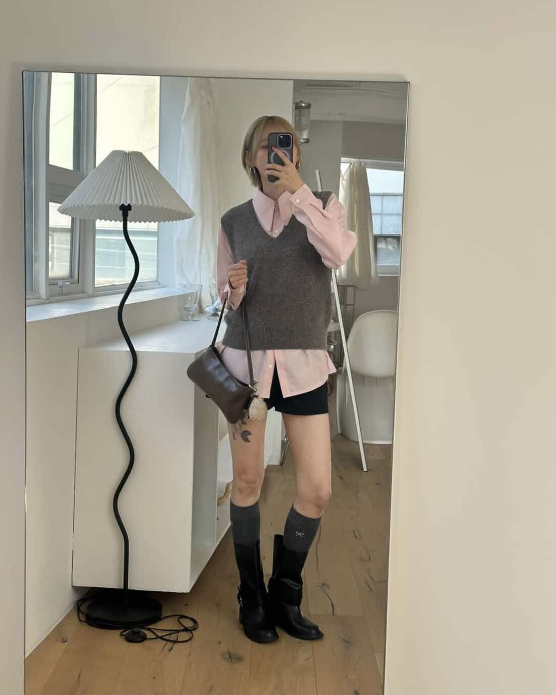 經典款質感V領背心 (咖)