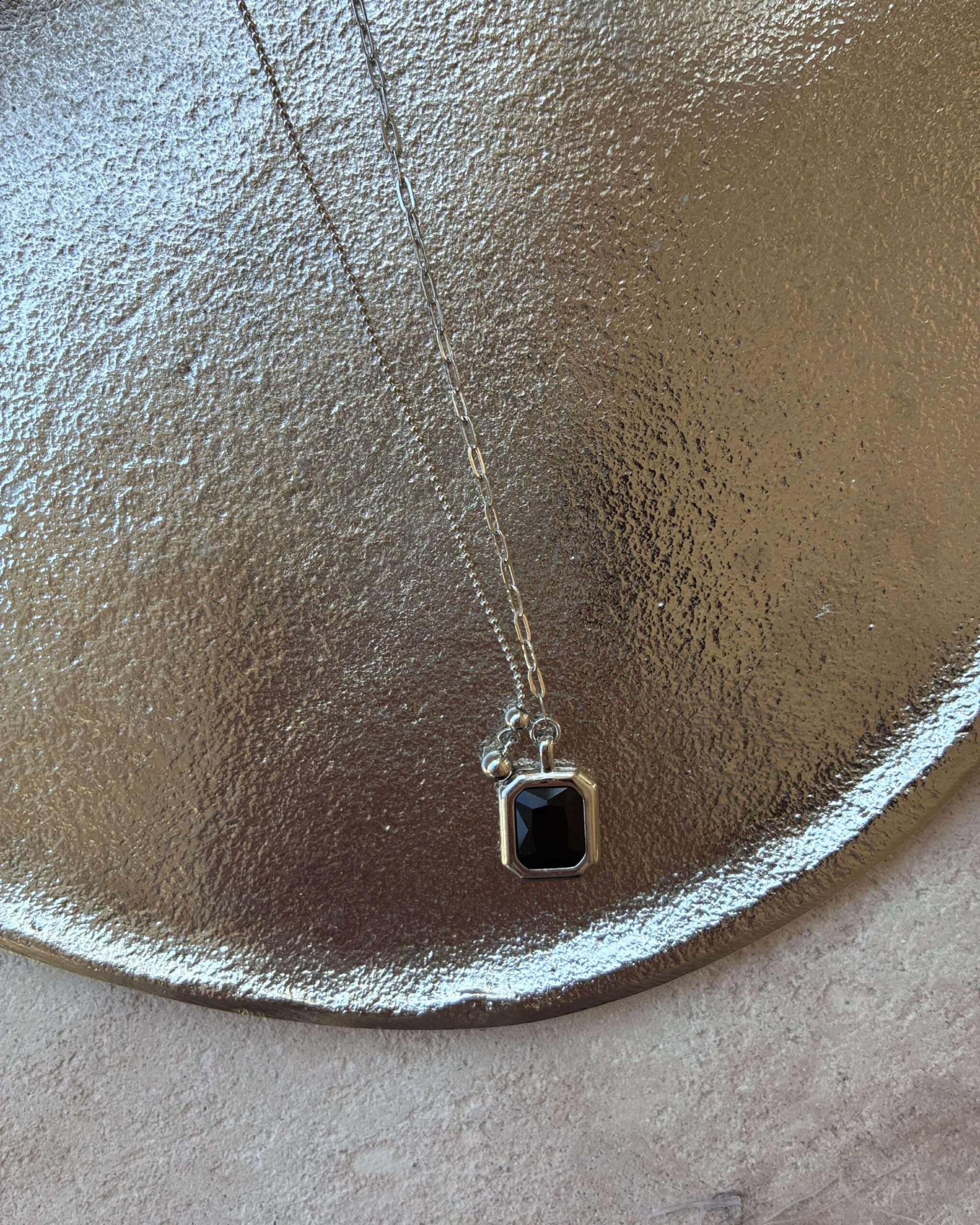 582072979_712312088581665_676758913030644957_n 可調節方形黑石項鍊