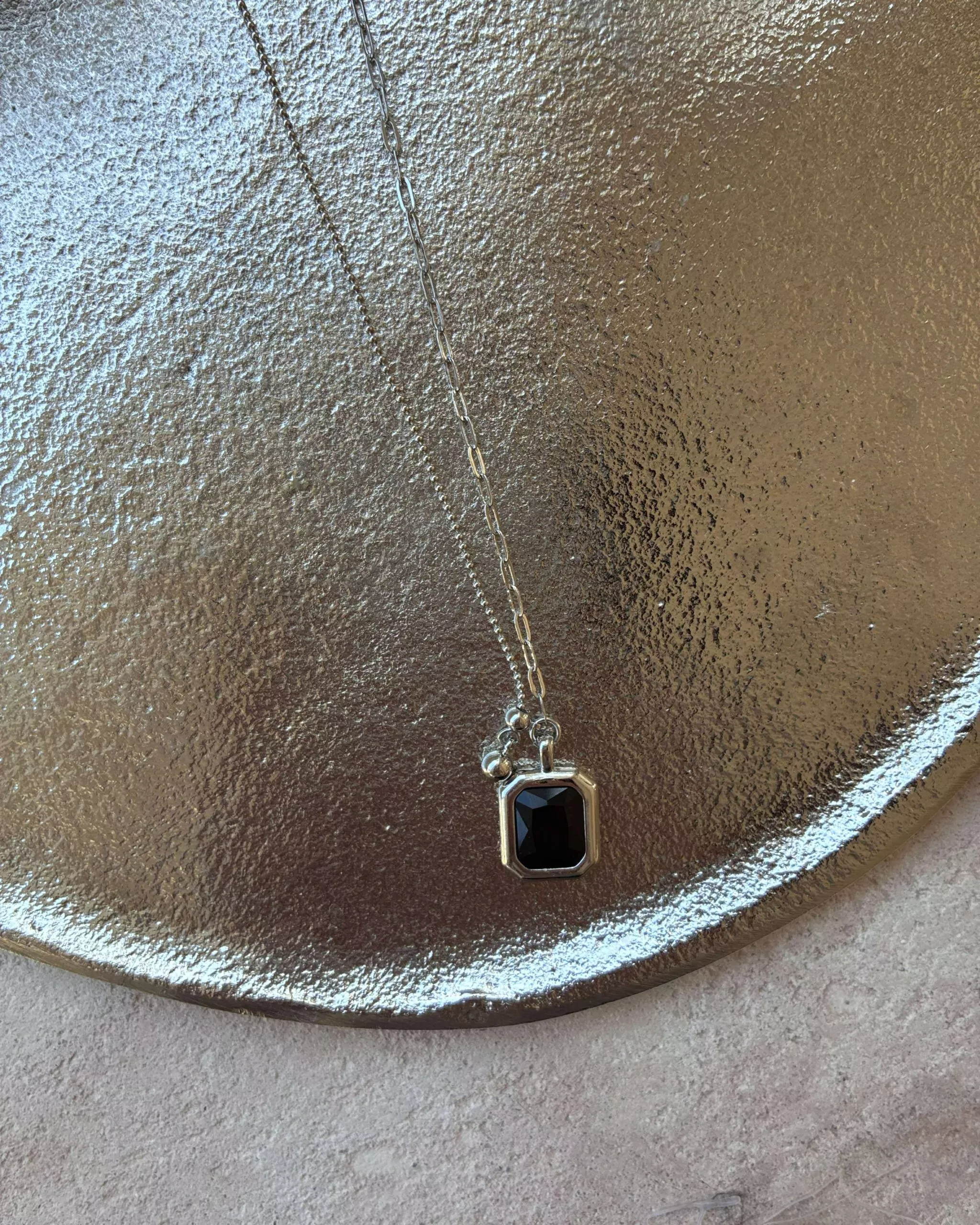 582072979_712312088581665_676758913030644957_n 可調節方形黑石項鍊