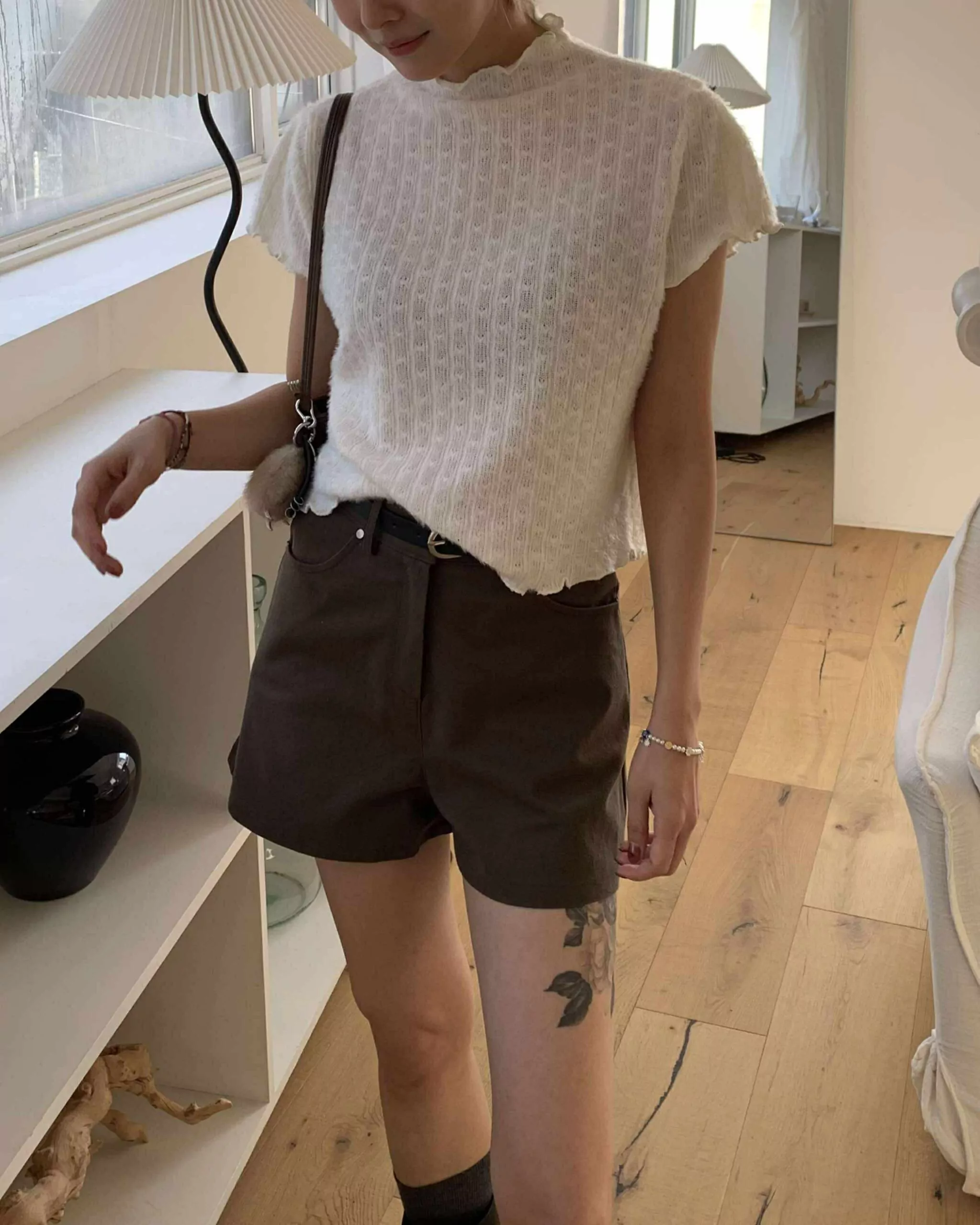 582238591_1213883277253884_7883831736066378296_n 娜妍毛海感捲邊短袖上衣 (白)