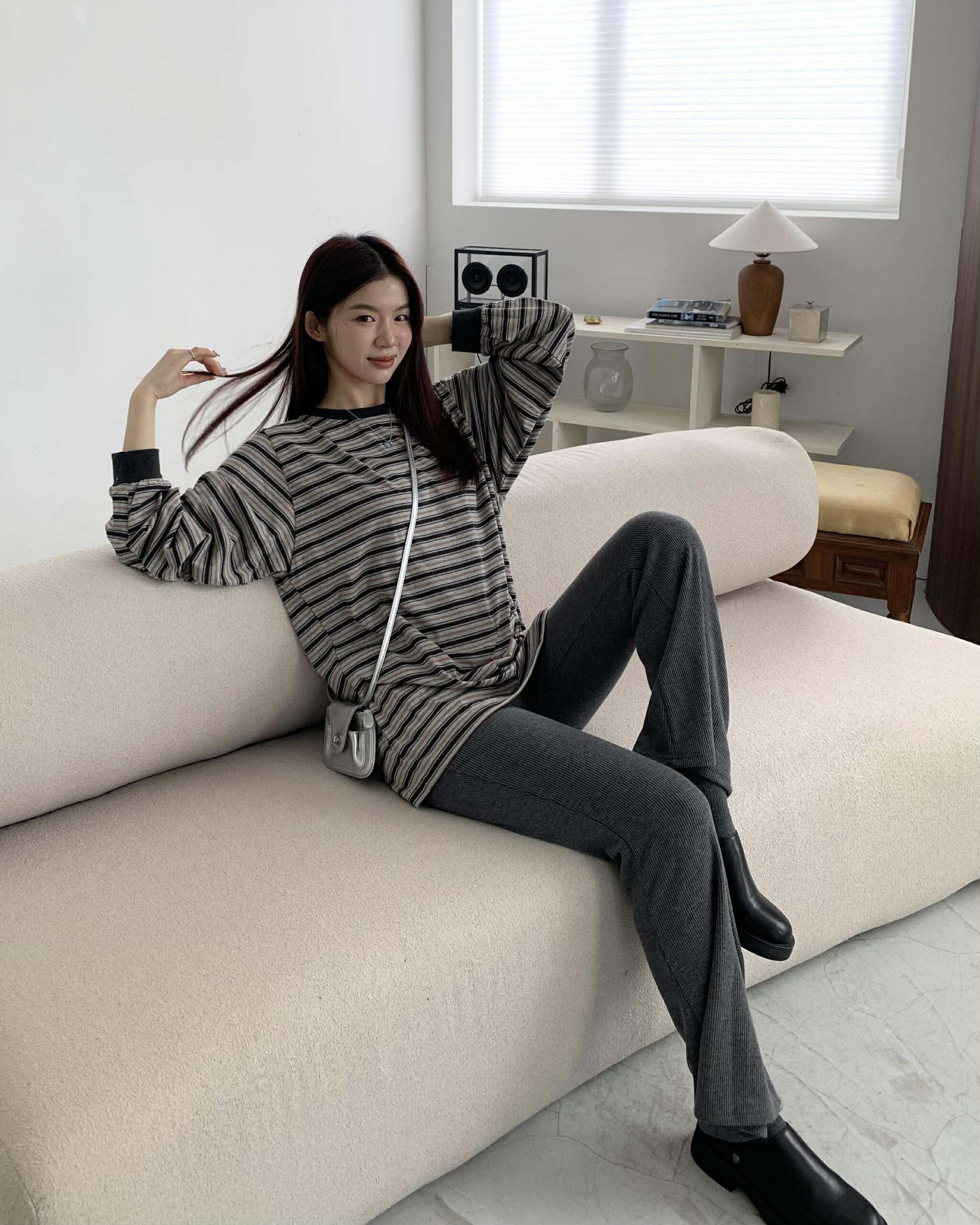 推薦！細坑條質感小喇叭褲 (2色)