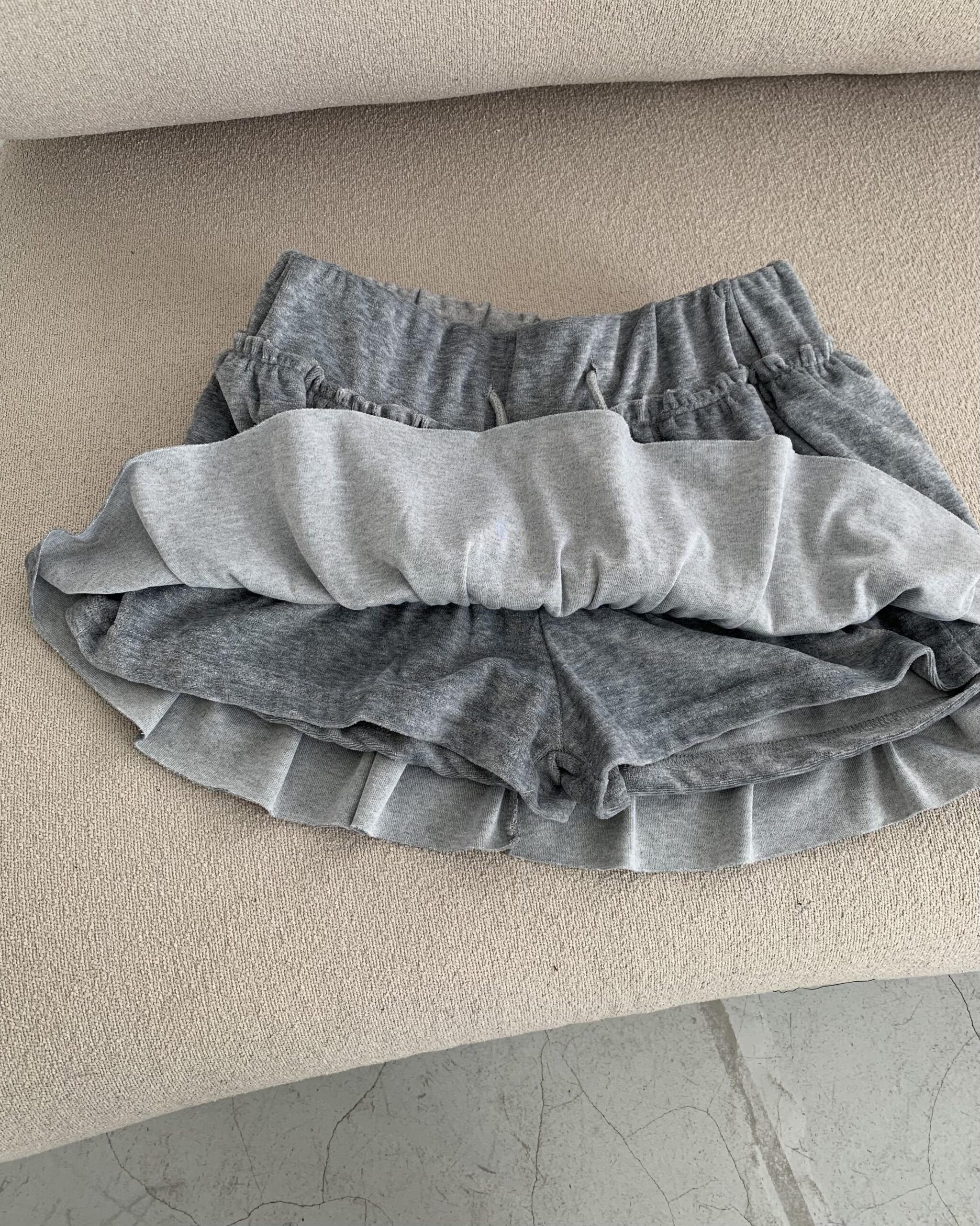 質感辣妹絨面蛋糕短裙 (灰)