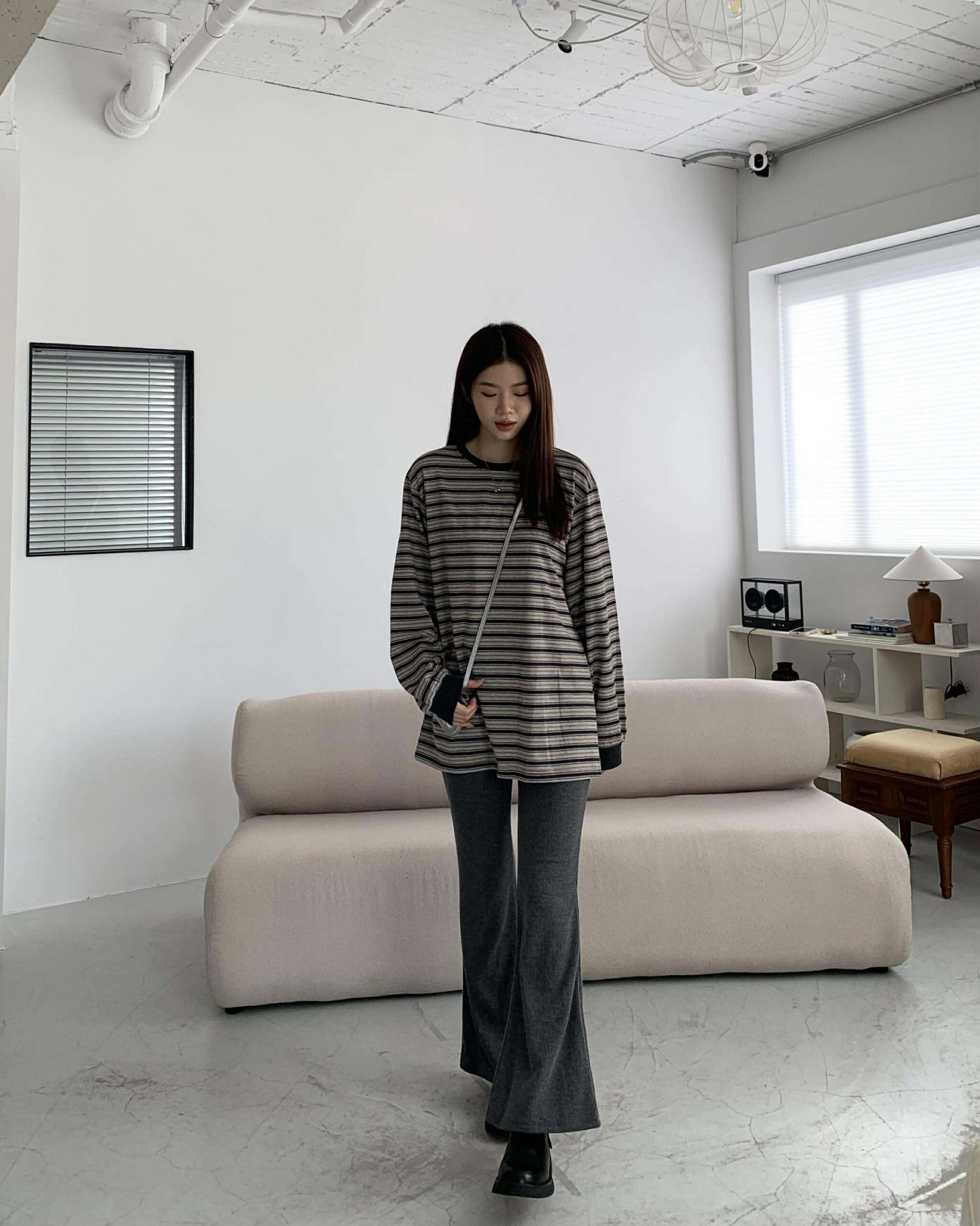 推薦！細坑條質感小喇叭褲 (2色)