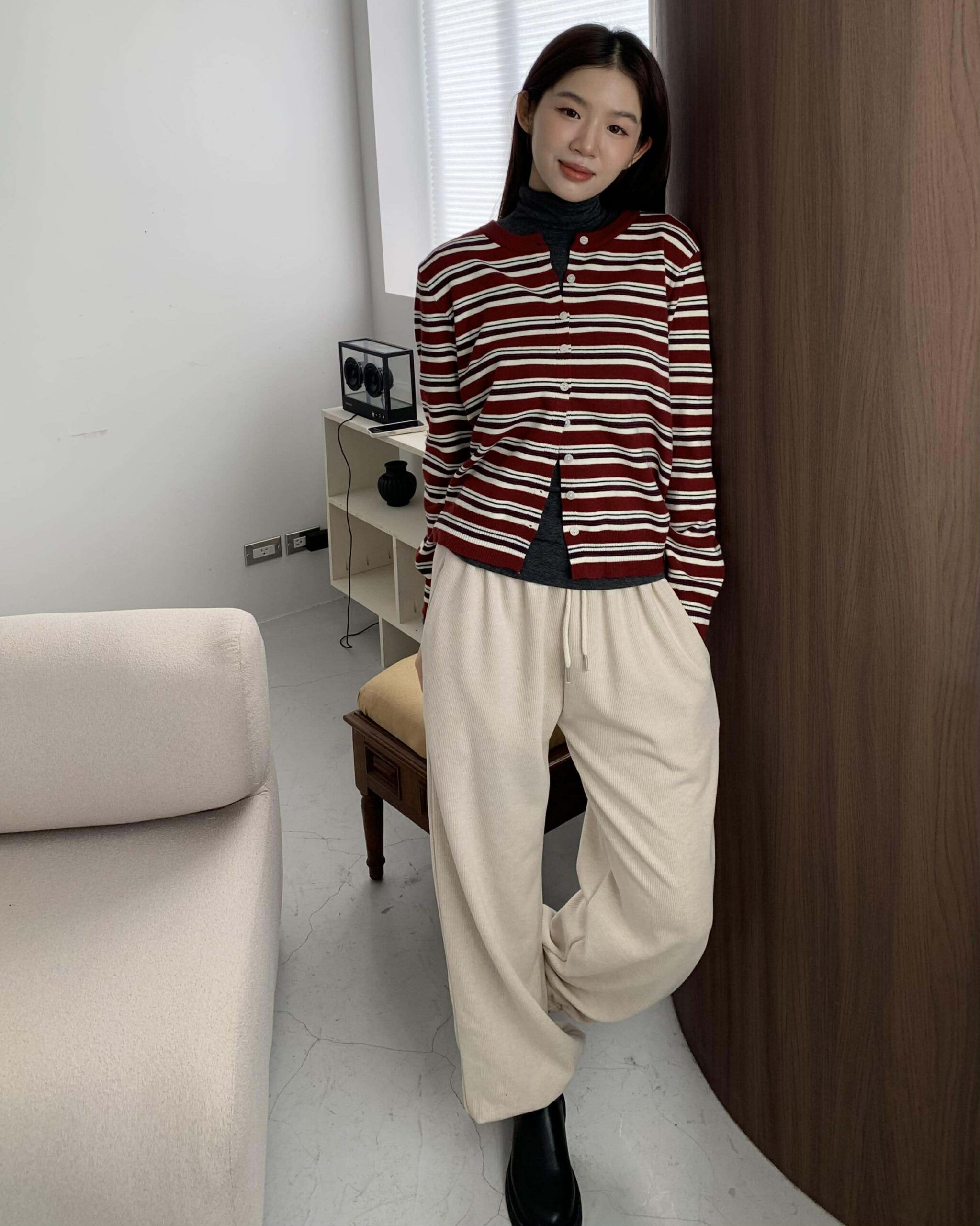 質感壓紋縮口褲 (燕麥)