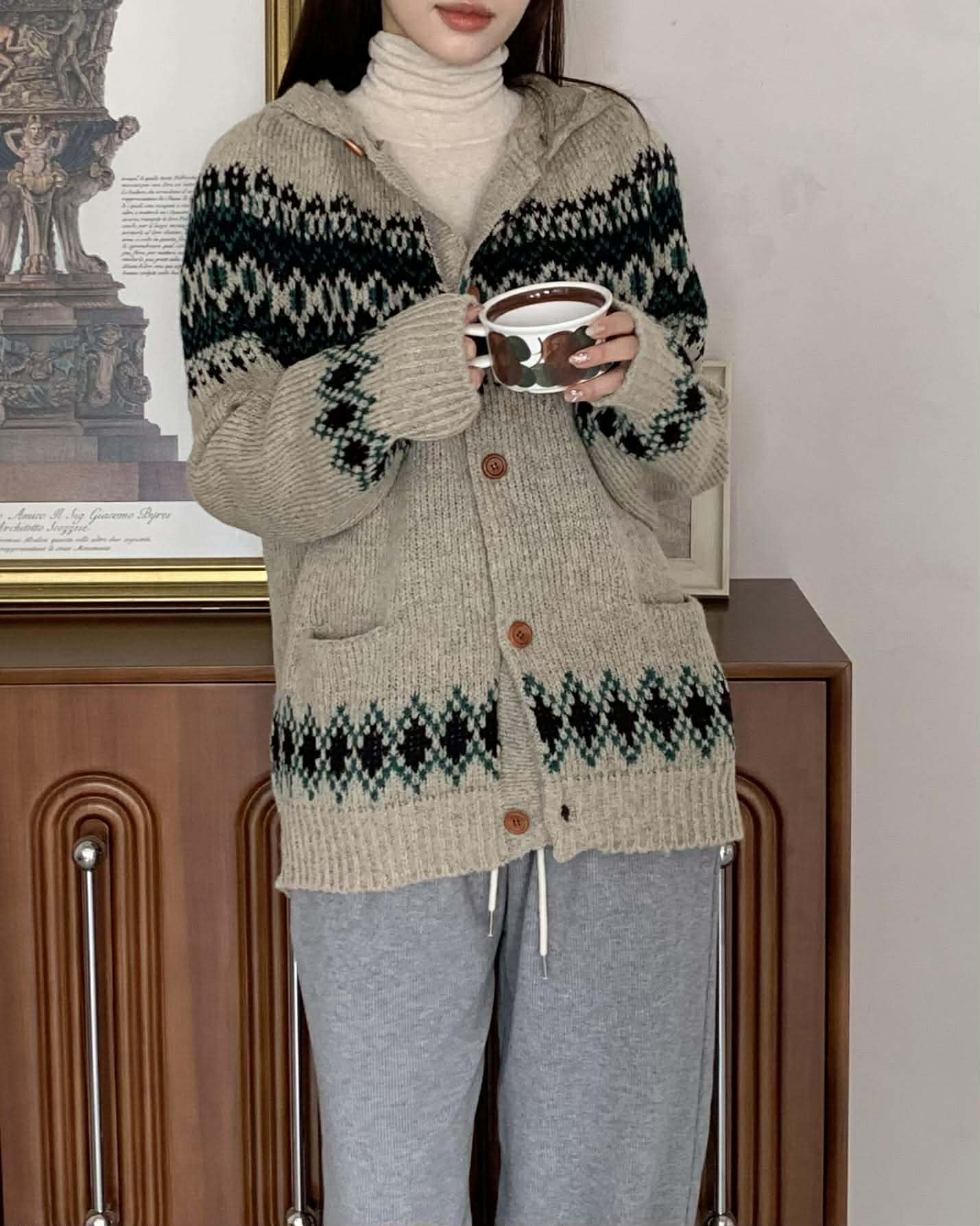 歐膩質感抓皺斜肩上衣 (摩卡)