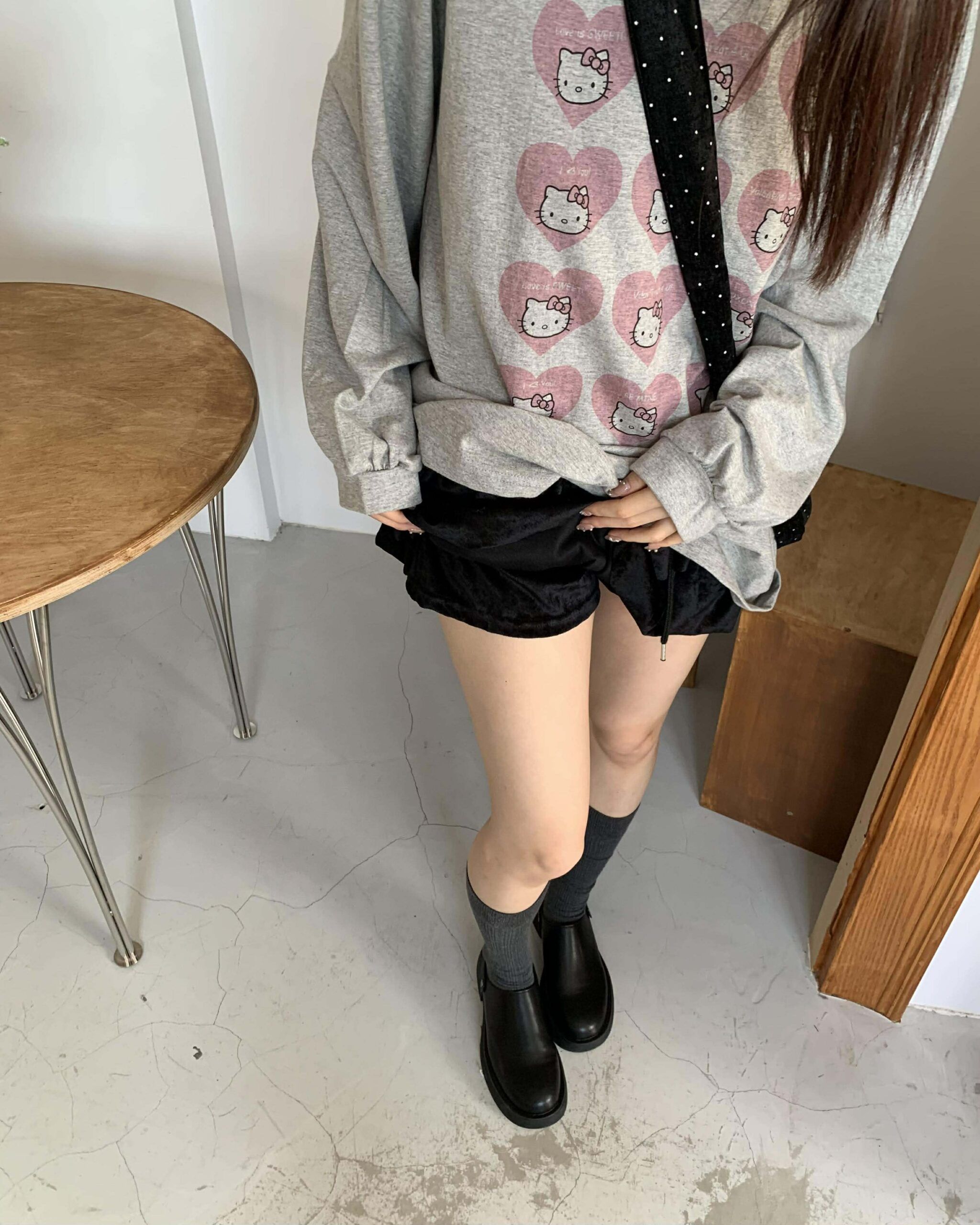 質感辣妹絨面蛋糕短裙 (黑)