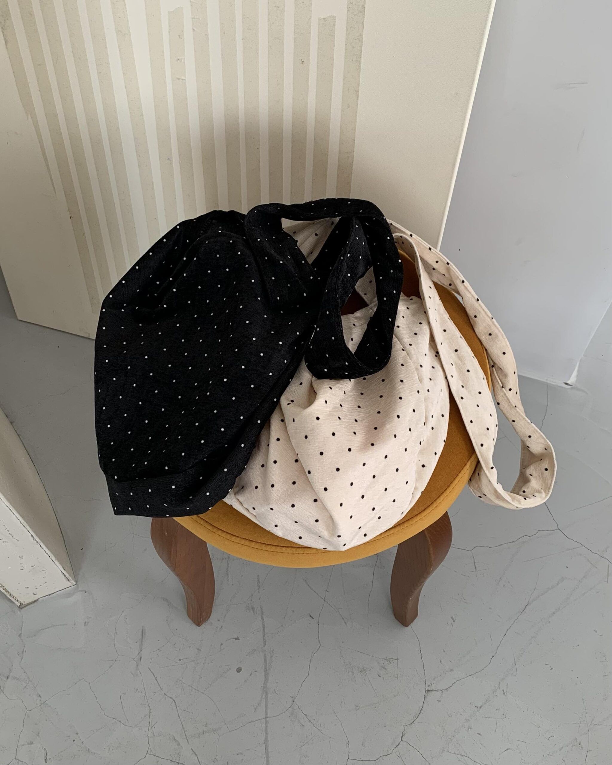 可愛隨性絨面點點包 (2色)