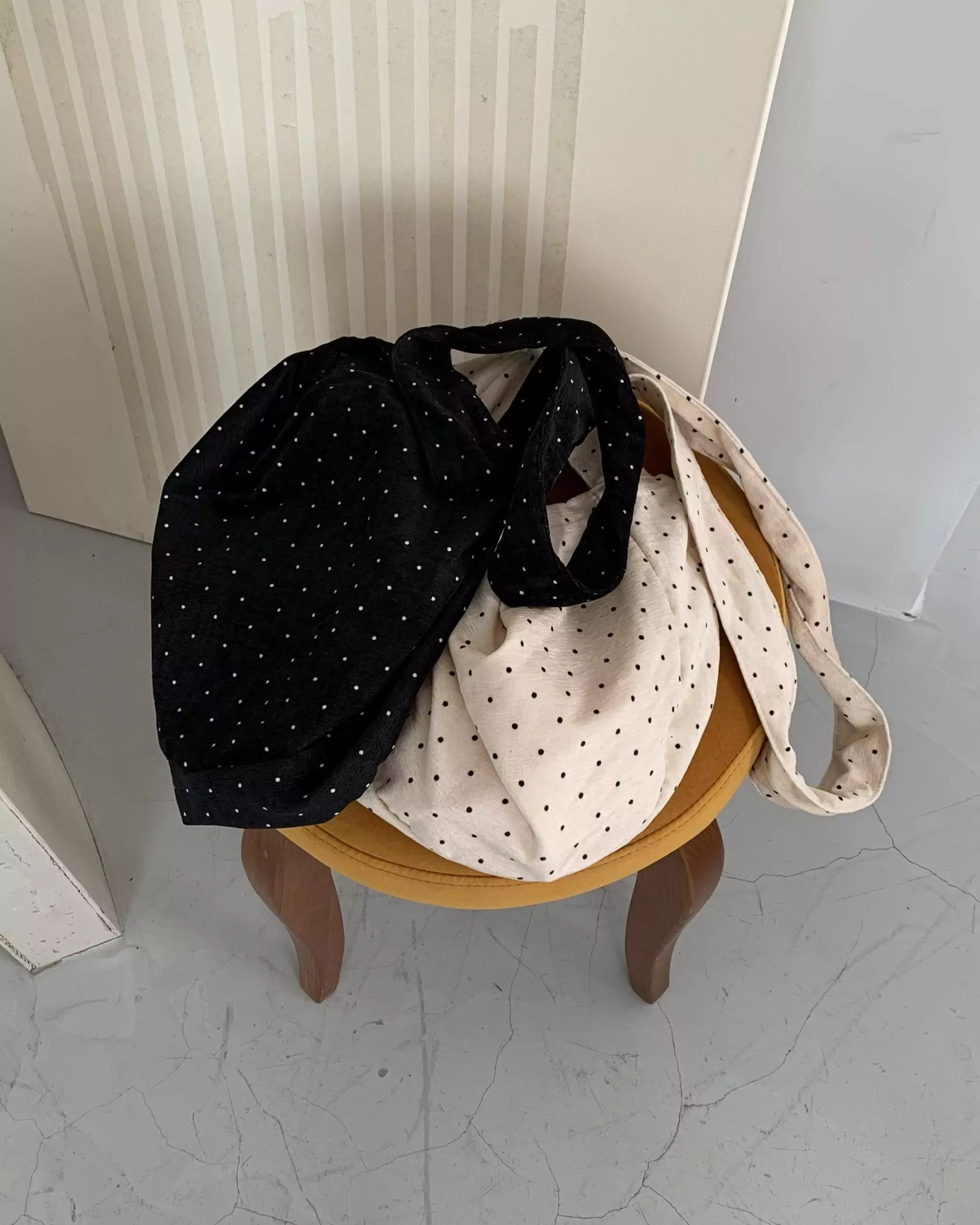 可愛隨性絨面點點包 (2色)