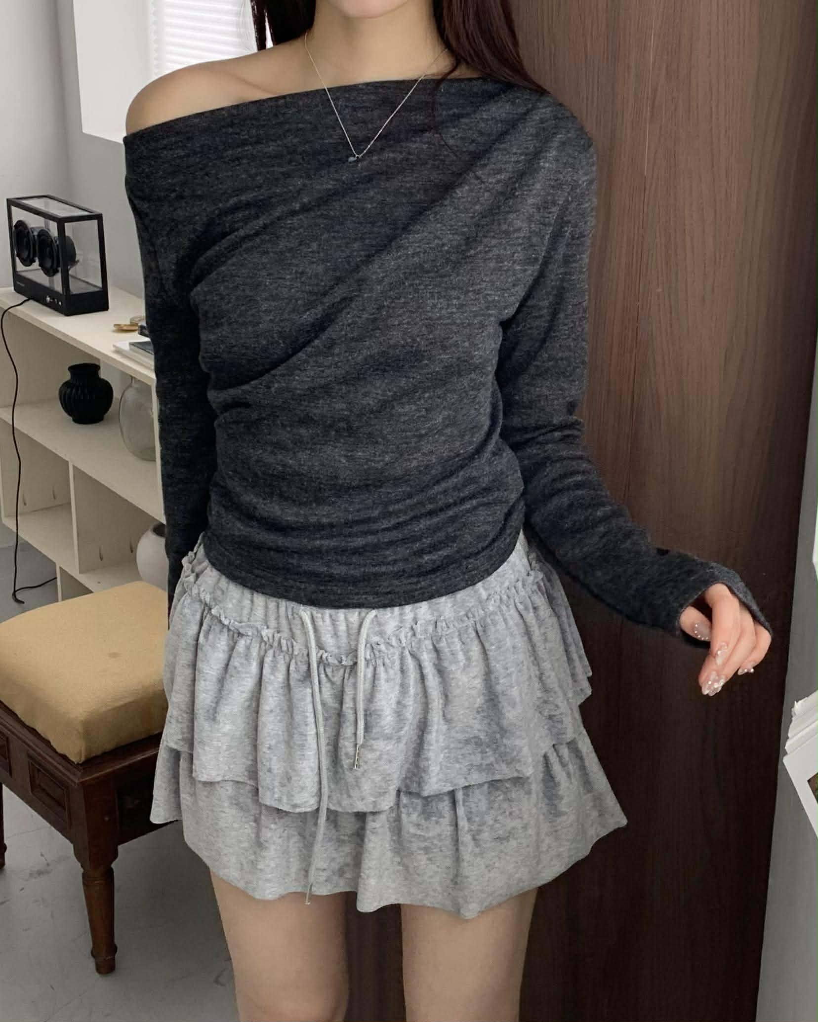 歐膩質感抓皺斜肩上衣 (灰)