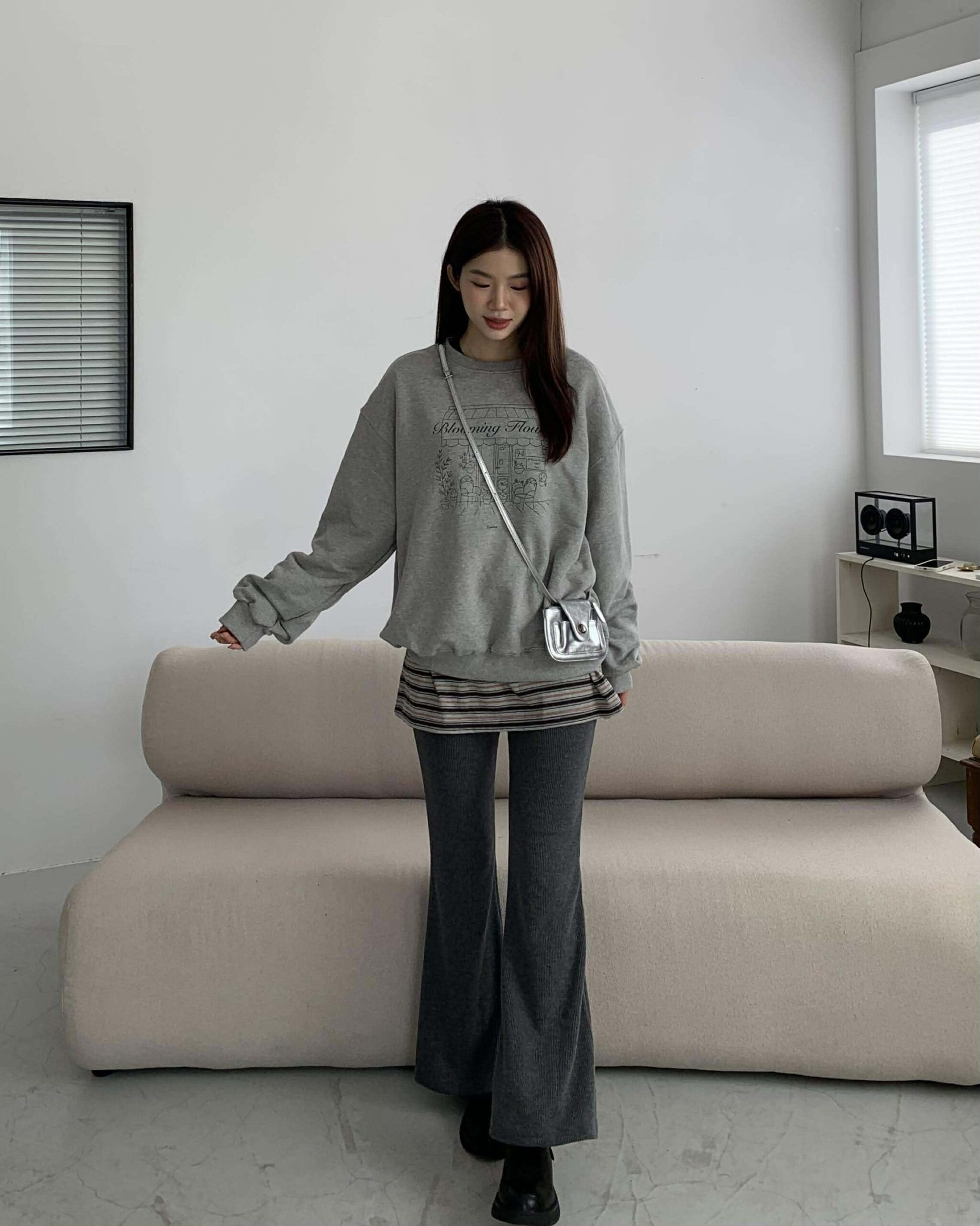 推薦！細坑條質感小喇叭褲 (2色)