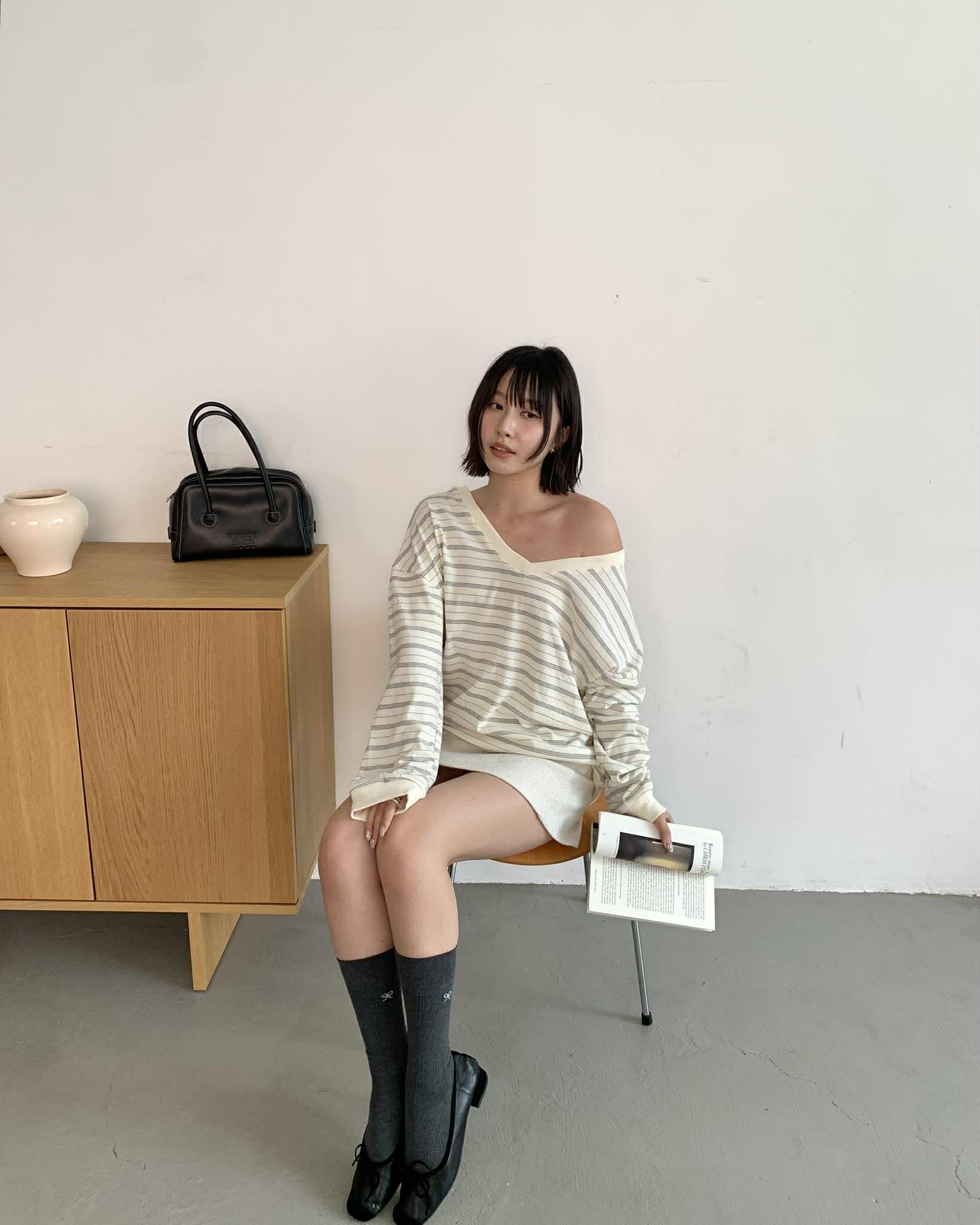 小慵懶V領條紋上衣 (米白)