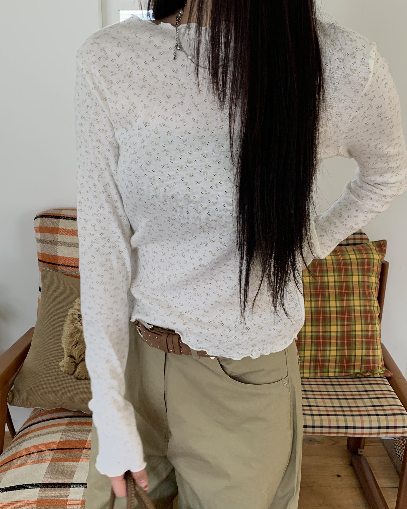 細緻簍空小花捲邊上衣 (白)