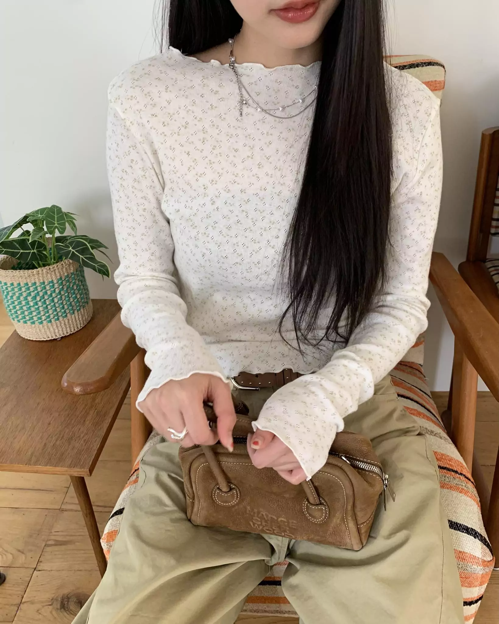 細緻簍空小花捲邊上衣 (白)