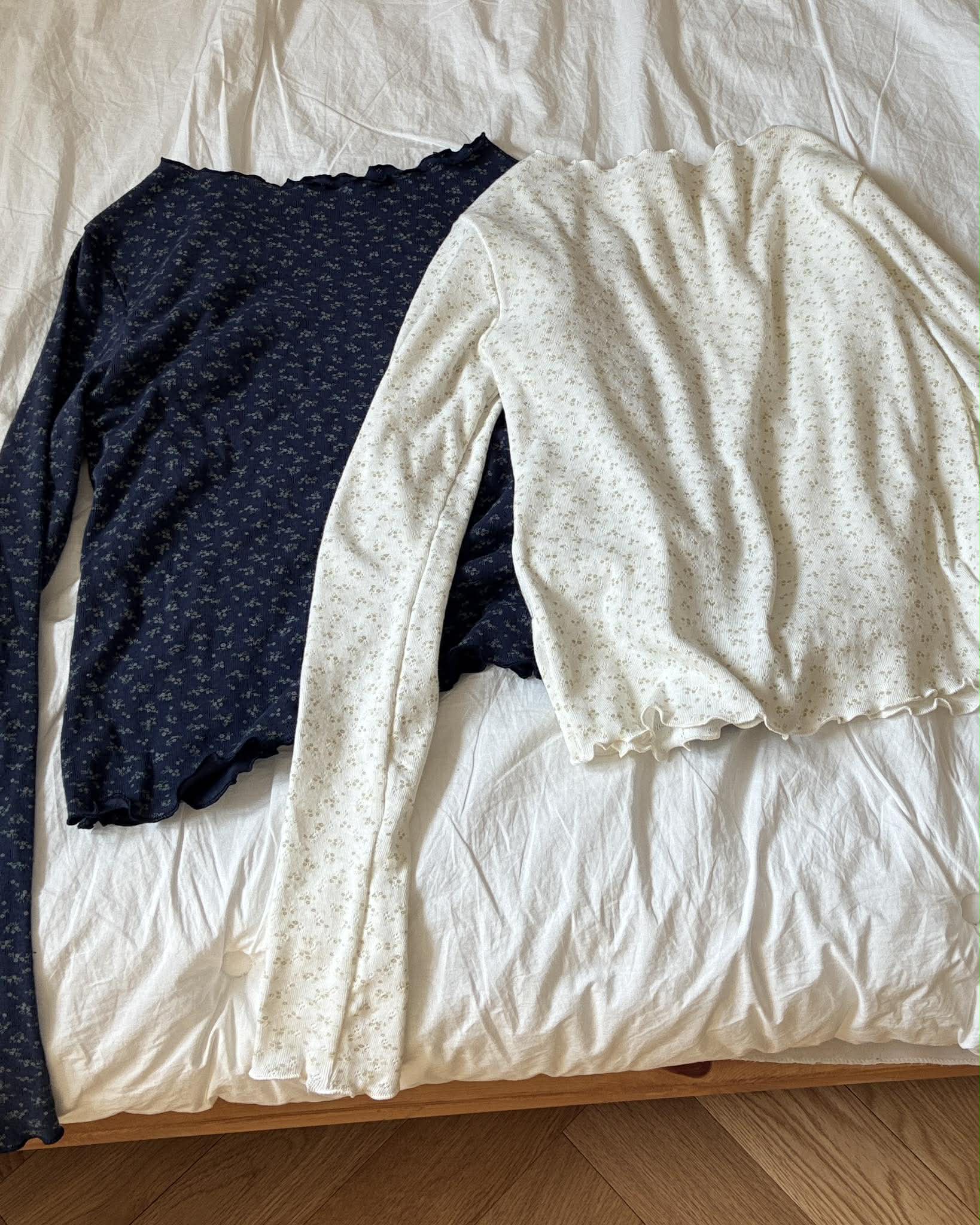 細緻簍空小花捲邊上衣 (深藍)