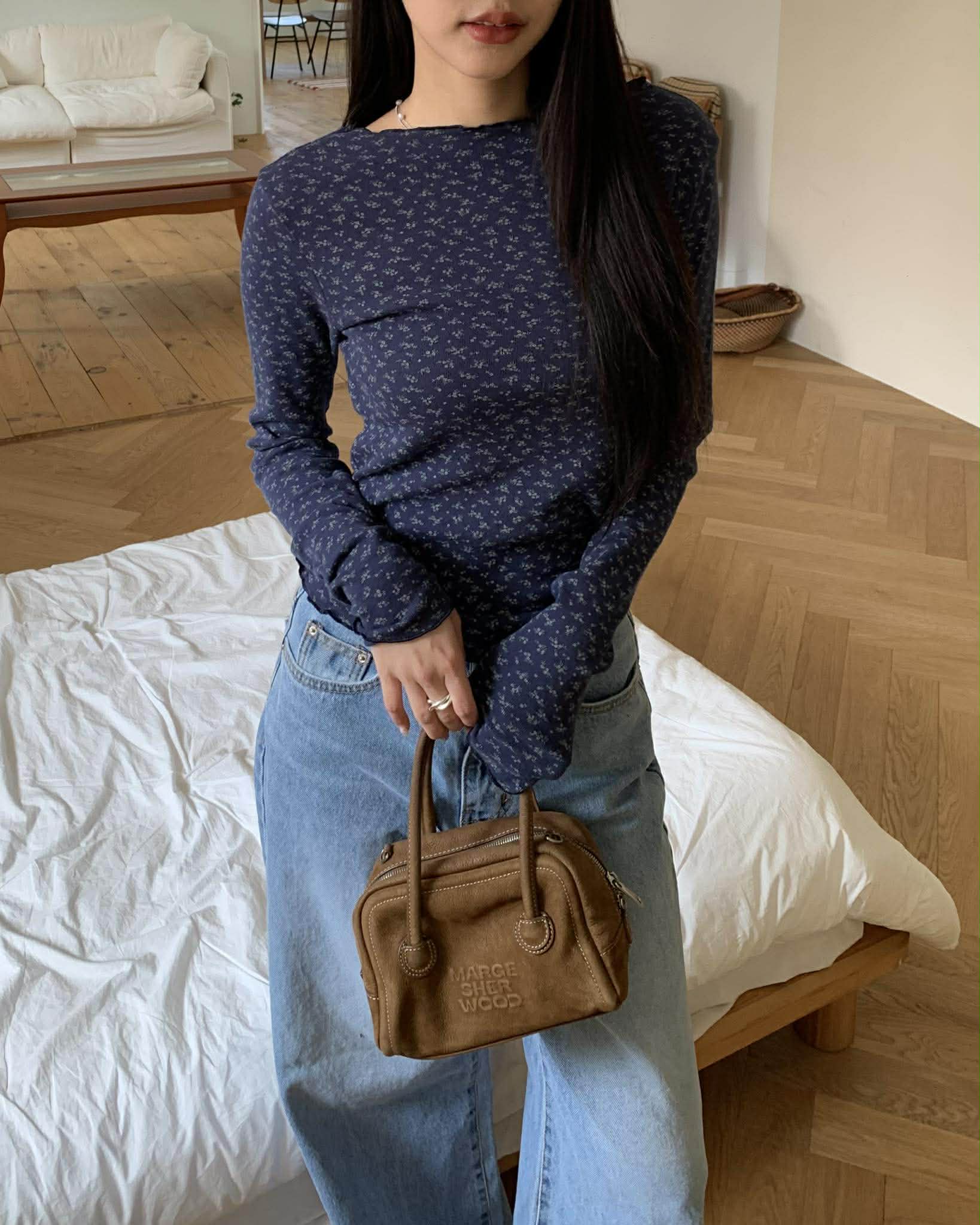 細緻簍空小花捲邊上衣 (深藍)