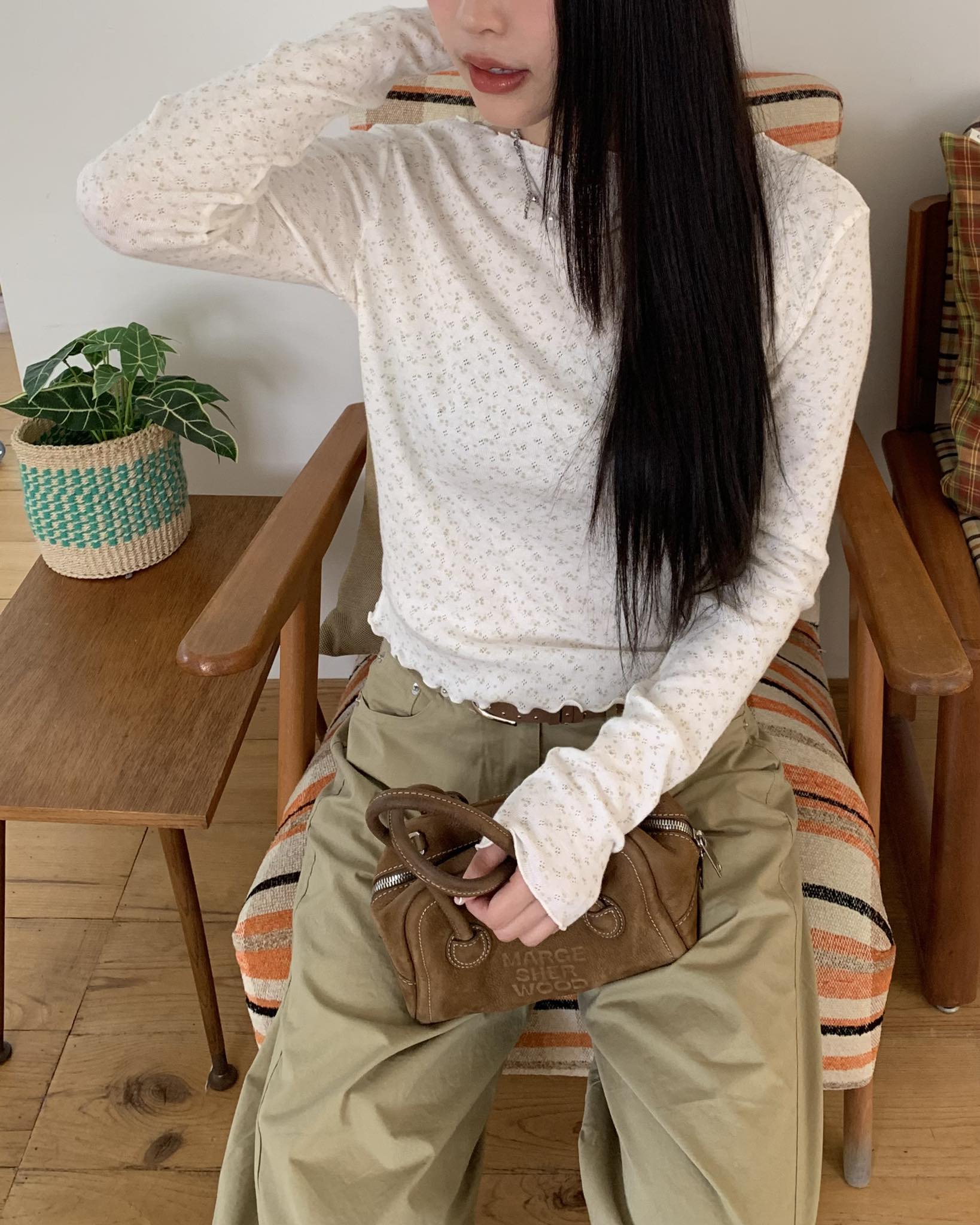 細緻簍空小花捲邊上衣 (白)