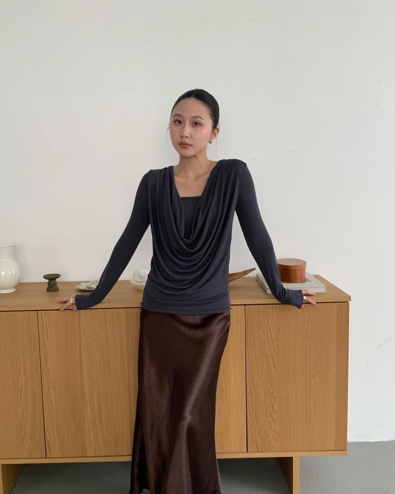 歐膩完美曲線垂墜上衣 (深灰)