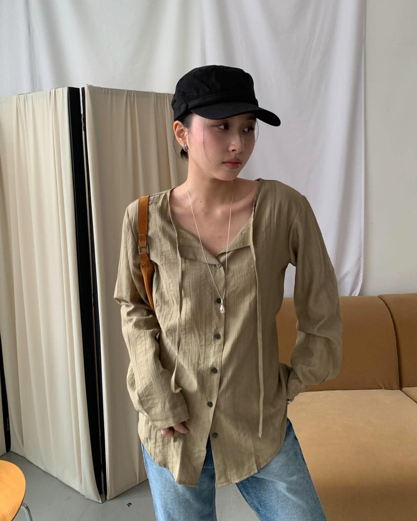 質感壓紋排扣造型上衣(卡其)